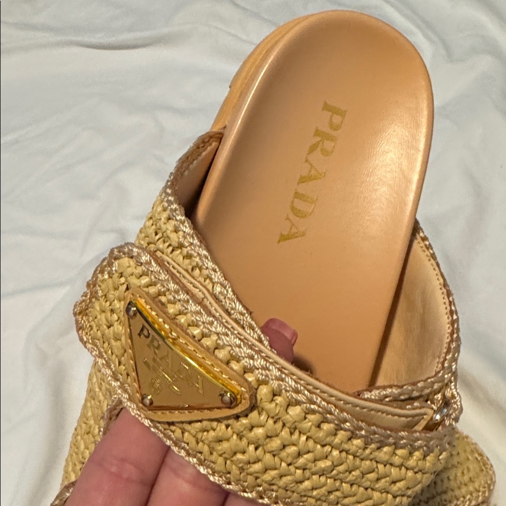 Prada Tan braided raffia Slide Sandals 7 - Picture 5 of 17